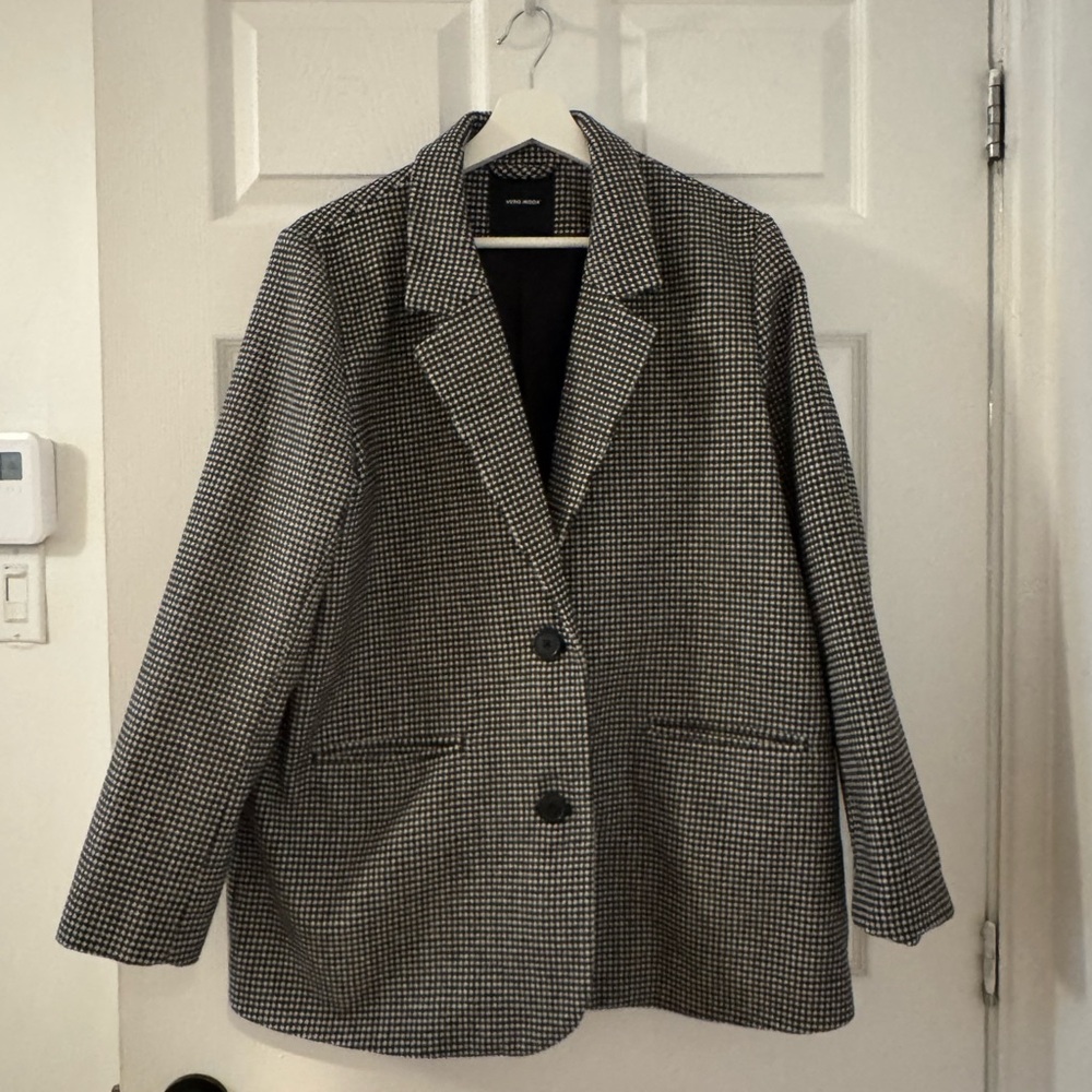 EUC - Vero Moda Black and White Checkered Blazer